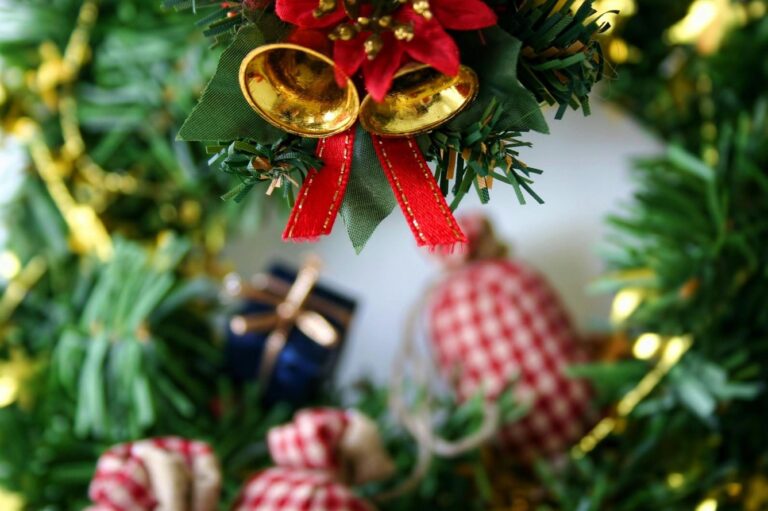 Choosing an Artificial Christmas Tree for Lifelong Memories